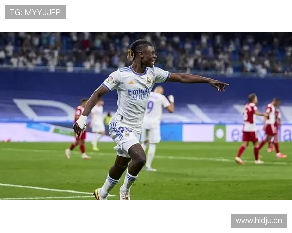 卡马文加：反抢与推进一体化的中场特点解析